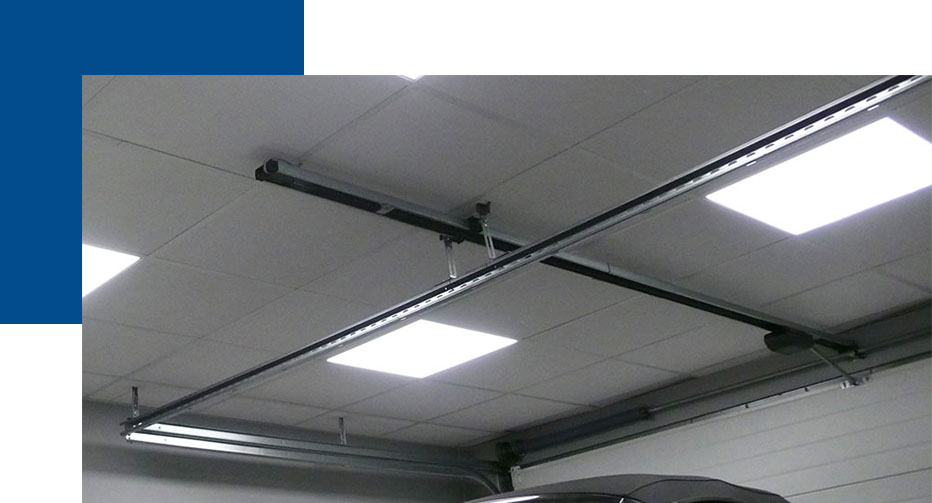 Plafond suspendu avec panneaux isolants intérieur garage